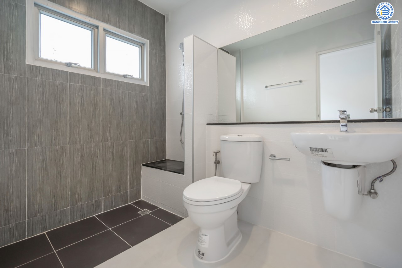 บ้านมือสองนนทบุรี ม.ศุภาลัยวิลล์ วงแหวน-รัตนาธิเบศร์ เนื้อที่ 50 ตร.ว. ฟังก์ชันจัดเต็ม 4 ห้องนอน 2 ห้องน้ำ 2 ที่จอดรถ ตอบโจทย์ทุกการเข้าอยู่ บนทำเลเดินทางสะดวก ใกล้ ถนนกาญจนาภิเษก เซ็นทรัลเวสต์เกต และรถไฟฟ้า "สถานีคลองบางไผ่"